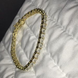 Diamond tennis bracelet gold
